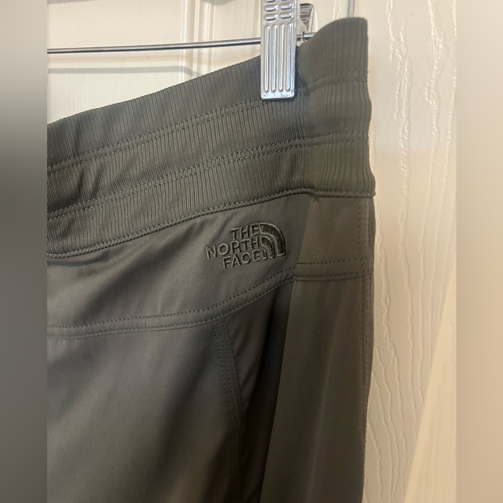 The North Face Women’s Joggers Olive Activewear Pants Lightweight Stretch - Picture 7 of 8